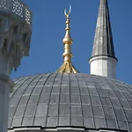 مدحت أنقرة
