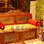 مدحت فندق 3*