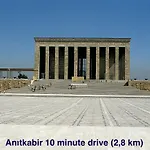 مدحت أنقرة